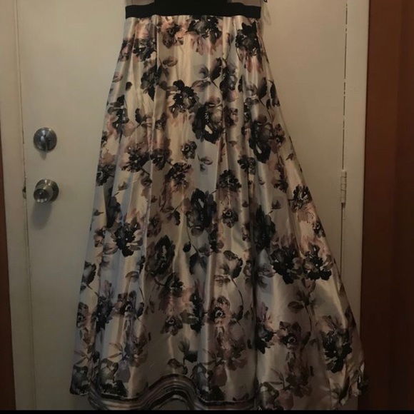 Selling Prom Dress!! - Picture 4 of 5